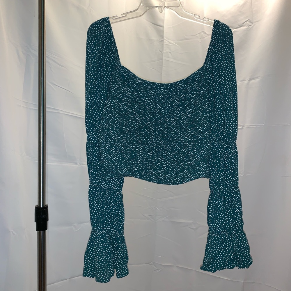 Shirt with ruffled sleeves